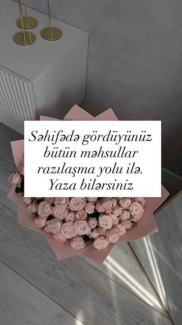 roza guller: Zərif dizaynda hazırlanmış çiçək buketi təqdim olunur. Buket açıq — 1