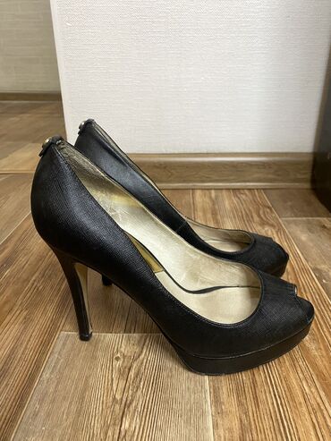 женские туфли с ремешком: Туфли Michael Kors, 37, цвет - Черный