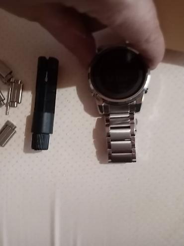 Ručni satovi: Na prodaju digitalni ručni sat metalnom narukvicom .Sat je ispravan — 3