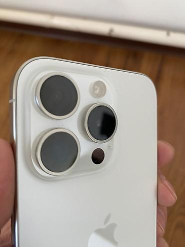 Apple iPhone: IPhone 15 Pro, Б/у, 256 ГБ, White Titanium, Кабель, 89 % — 2