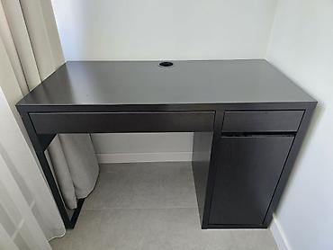Компьютердик столдор: Продам стол IKEA MICKE размеры 105см х 50см х 75см Есть небольшие — 2