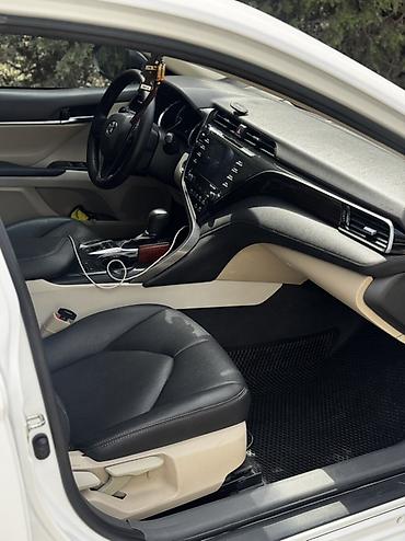 таета платз: Toyota Camry: 2019 г., Гибрид, Седан — 2