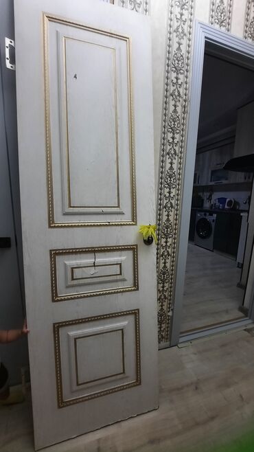 продажа металла: Межкомнатная дверь со стеклом, С зеркалом, 202 * x 80 см, Б/у