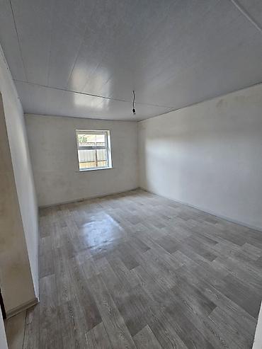 продаю дом с новопавловка жм ала тоо: 4 комнаты, 80 м², 4 соток, Бишкек, Новопавловка с. Собственник — 4