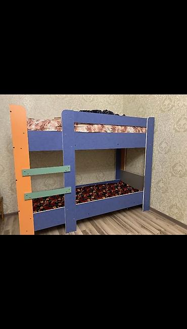 пуди 80: Двухьярусная кровать б/у, большая, длина 2 м, ширина 80 см, высота — 3