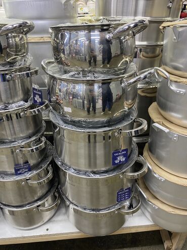 одноразовые стаканы с крышкой: Кастрюли