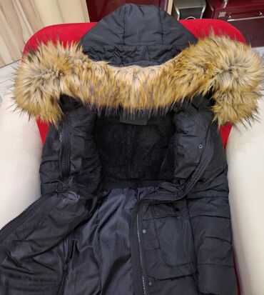 Zimske jakne: S (EU 36), Jednobojni, Sa postavom, Veštačko krzno — 2