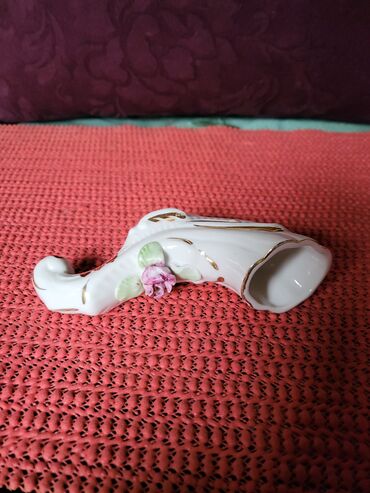 Ostali kućni dekor: Figura nova tkz opanak,Zajecar porcelan 70te. Figura,vazica nova — 9