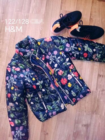 Jakne, kaputi i prsluci: H&M, Perjani prsluk, 122-128 na lalafo.rs Jakne, kaputi i prsluci: H&M, Perjani prsluk, 122-128