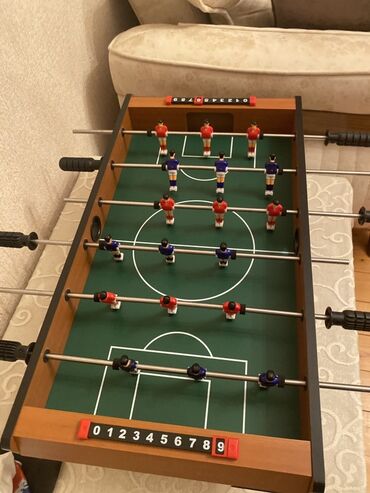 Daihatsu: Stolüstü futbol (foosball) oyunu - Kompakt ölçülü, taxta gövdəli