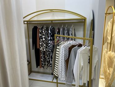 Кронштейны, стойки: Кронштейны Стеллажи Стойки Вешала Столы ресепшен Раскладочные — 9