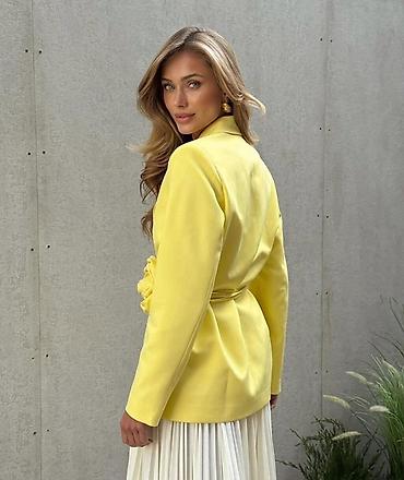 Sakoi: ✨Elegantni ženski blejzer sa cvetnim pojasom
✅2999 din
Uni — 5