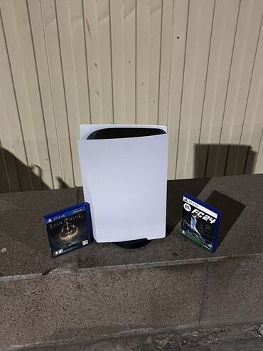 продам плейстейшен 4: Playstation 5 2 игры ( Fifa 24,ELDN RING,) скачено Fortnite, roblox