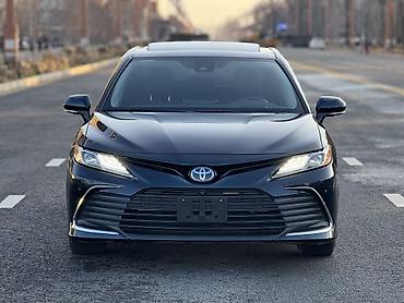 Toyota: Toyota Camry: 2021 г., 2.5 л, Автомат, Гибрид, Седан — 2