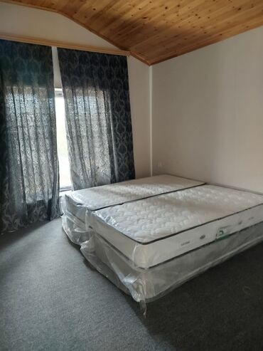 Həyət evləri və villaların satışı: İki mərtəbəli fərdi yaşayış evi - Memarlıq: Sarı fasadlı, simmetrik — 12