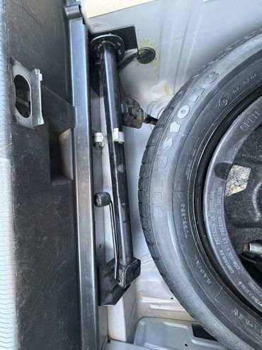 Mercedes-Benz: Mercedes-Benz E 240: 2.4 l | 2000 il Sedan — 19