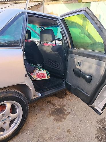 Audi: Audi 100: 1988 г., Седан — 9