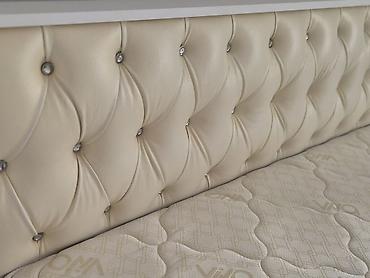 duyu: Çarpayı + döşək dəsti - Ölçü: təxmini 160x200 sm (king-size formatına — 2