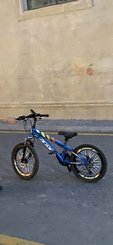 velosiped 30: Б/у Городской велосипед Adidas, 20", Самовывоз