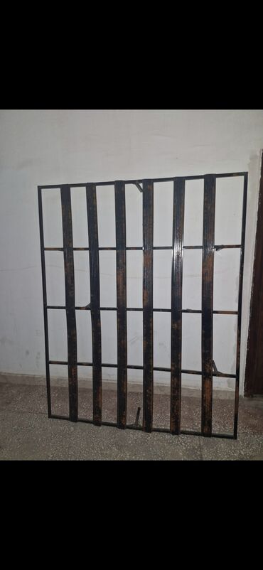 2ci el mebel: Çarpayı dəmiri . 1 ayağı qırıqdır. Qiymətdə endirim olacaq. Çatdırılma