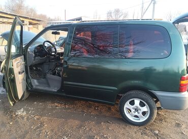 Nissan: Nissan Serena: 1997 г., 1.6 л, Механика, Бензин, Минивэн
