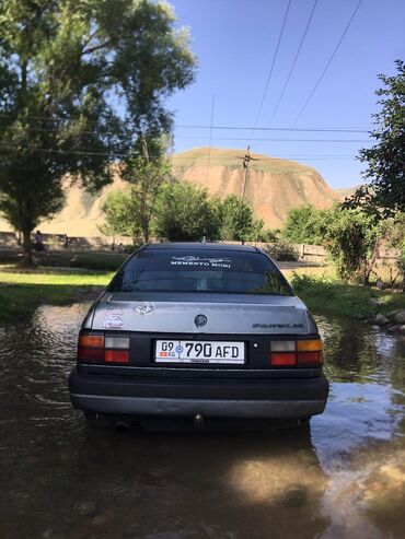 Volkswagen: Volkswagen Passat: 1988 г., 1.8 л, Механика, Бензин, Седан