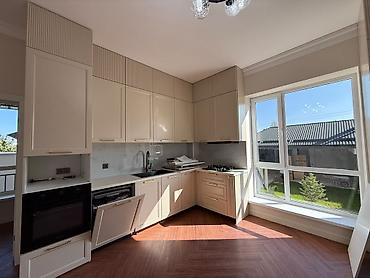 центральная улица: 230 м², 6 комнат и более, С подселением — 2