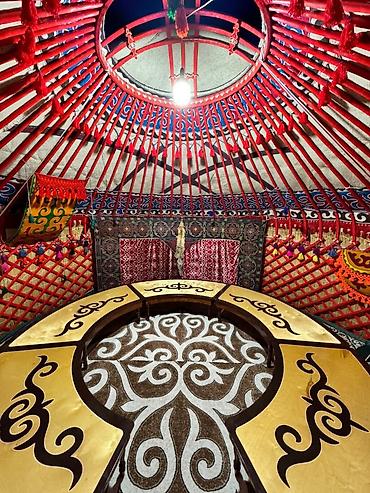 Аренда юрт: Аренда юрты, Каркас Деревянный, 85 баш, Самовар, С полом, Стол — 2