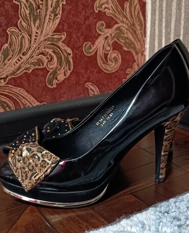 черные классические лакированные туфли: Туфли 38, цвет - Черный