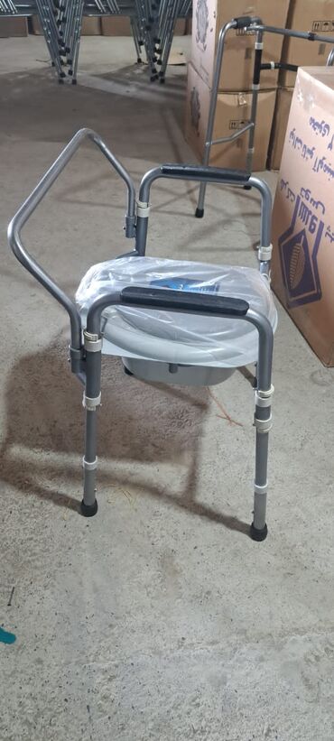 Yerimək üçün arabalar, çəliklər, əsalar, rollatorlar: 🩺Əsa (çəlik) böyüdüb kiçiltmək olur 20 AZN . 🩺Əsa (çəlik) böyüdüb — 13