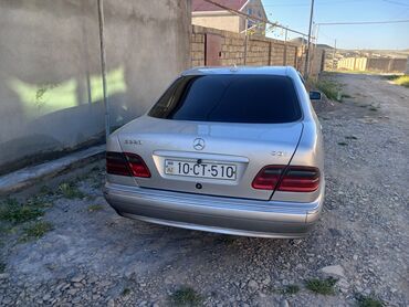 Mercedes-Benz: Mercedes-Benz 220: 2.2 l | 2000 il Sedan — 5