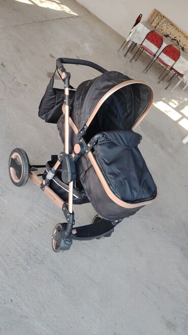 şalvar qız üçün: Uşaq arabası – 3 təkərli, çevik şassi, qızılı-şampan rəngli metal