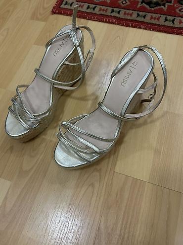 ağ sandallar: Amsu qadın sandaleti – platformalı (wedge) model - Rəng: metalik — 1