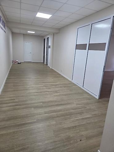карасаев: Ижарага Толугу менен кеңсе: 100 м², Турак комплексинде, Ремонту менен, Өзүнчө кире бериши менен — 3