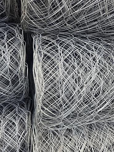 Сетка рабица: Сетка и колючая проволока (оцинкованные рулоны) Габион сетка оптом — 4