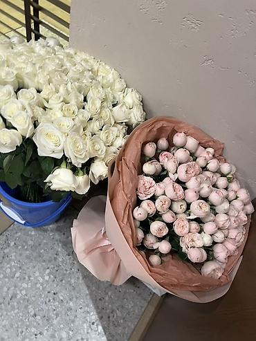 подарочный коробка новый год: Букеты из свежих цветов - Пышный букет кустовых пионовидных роз — 1