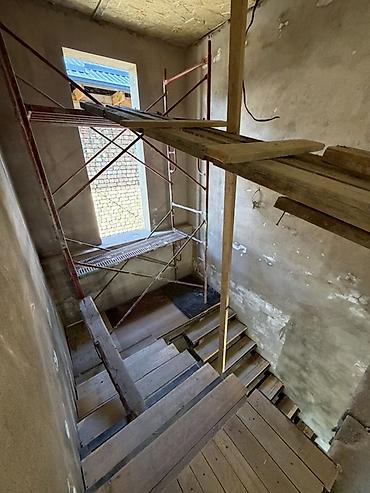 Продажа коттеджей и домов: Продаётся жилой объект с двумя строениями на одном участке. Дом — 11