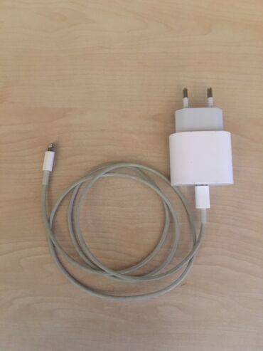 Boşqablar: Arginal adaptor deyqeye 2-3 faiz yigir bu adaptor ayfon ucun