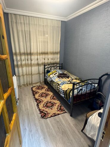 Uzunmüddətli kirayə evlər: Sumqayıt 16 ci mikrorayon Səda marketin yaxınlığında 4 otaq ev kirayə — 8