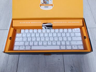 ноутбук не дорого: Игровая клавиатура Glorius GMMK Compact, на коричневых свичах, RGB