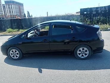 nolyeddi şəkilləri: Toyota Prius (2-ci nəsil) hibrid hetçbek - Rəng: qara - Kuzov: 5 — 4