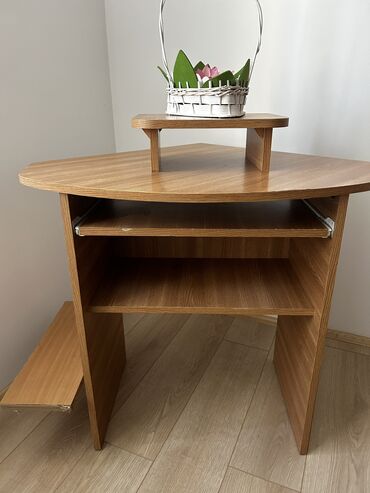 višenamenski radni sto za laptop: Desks, Wood, Used