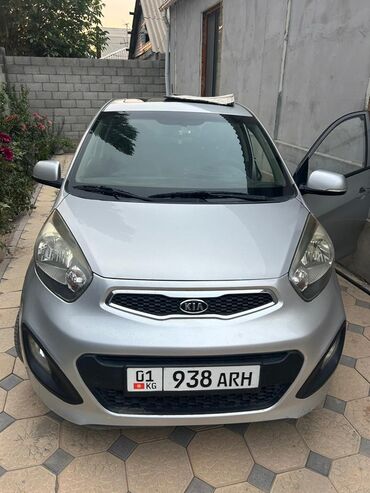 киа морноинг: Серебристый kia morning. Автомобиль оснащен люком на крыше. Передняя