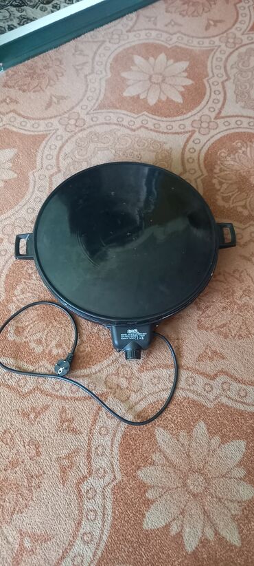 Электрические казаны: Akel brendinin AT-610 model Katmer Saçı. Bu elektrikli sac, 220-240V