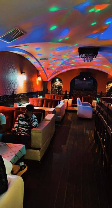 Restoran, kafelər: Azadliq metrosuna yaxin yerləşən pab, ümumi sahəsi 200 kv,m olan, ayi — 8