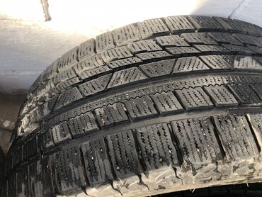 Шины: Шины СРОЧНО! 235/45R18 Зимние шины Почти новые Катался один сезон