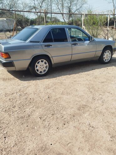 Mercedes-Benz: Mercedes-Benz 190E (W201) sedan, gümüş rəng. - Kuzov: 4 qapılı, arxa — 10