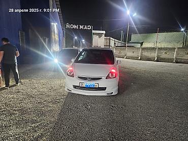 Частная аренда авто: Хонда фит аренда. залог 7000сом паспорт, 23жаштан жогору права стаж — 7