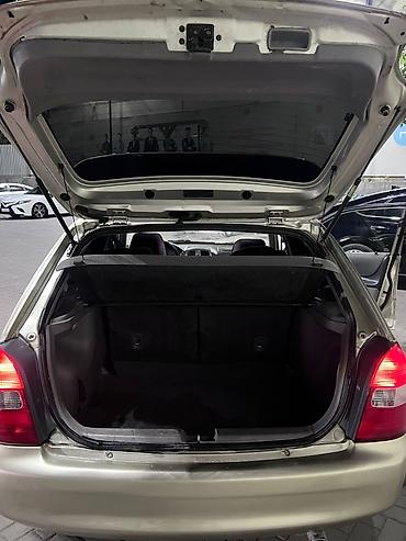 Mazda: Mazda 323: 2003 г., 1.6 л, Автомат, Бензин, Хэтчбэк — 12