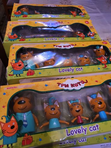 пакет игрушек: Продаются набор игрушек ТРИ КОТА по 150с, упаковка немного мятая